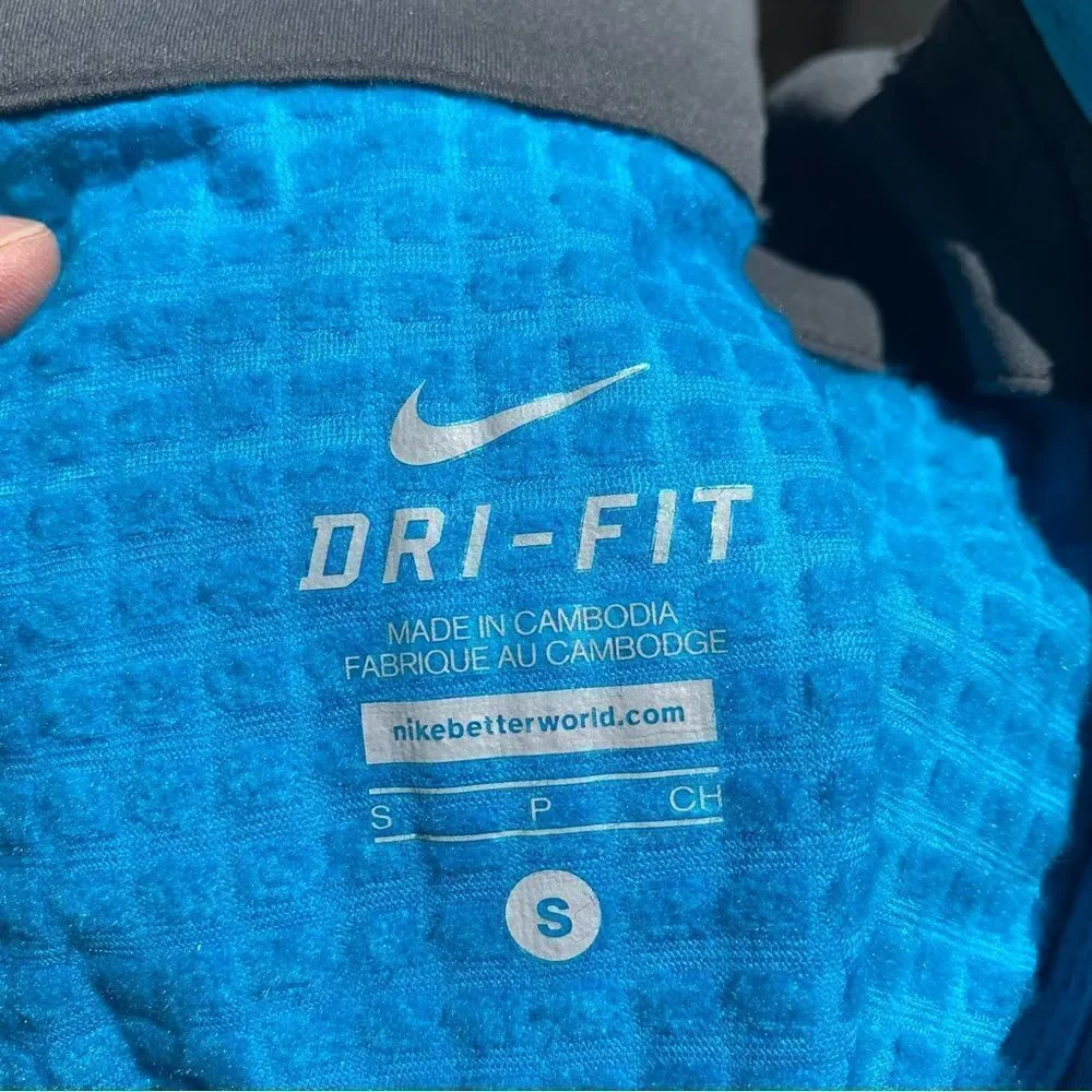 Nike aqua blue dry fit jacket size small